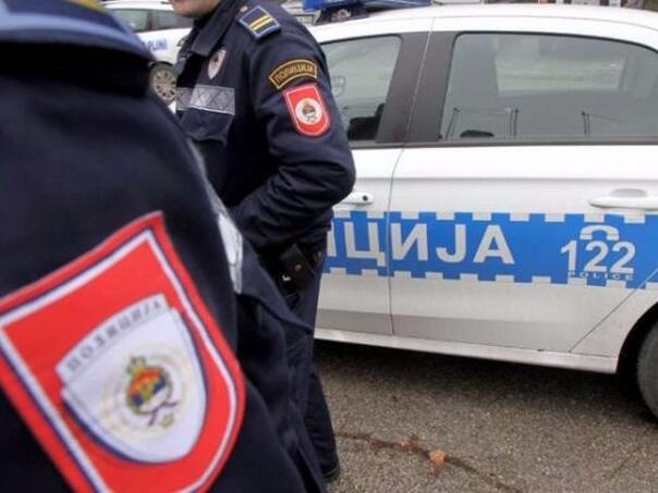 Policajci zaustavili vozača pa ga pretukli, slomili mu nos, nogu...