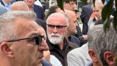 Tužan oproštaj na Barama: Dino Merlin ispratio Sejdu Bešlić