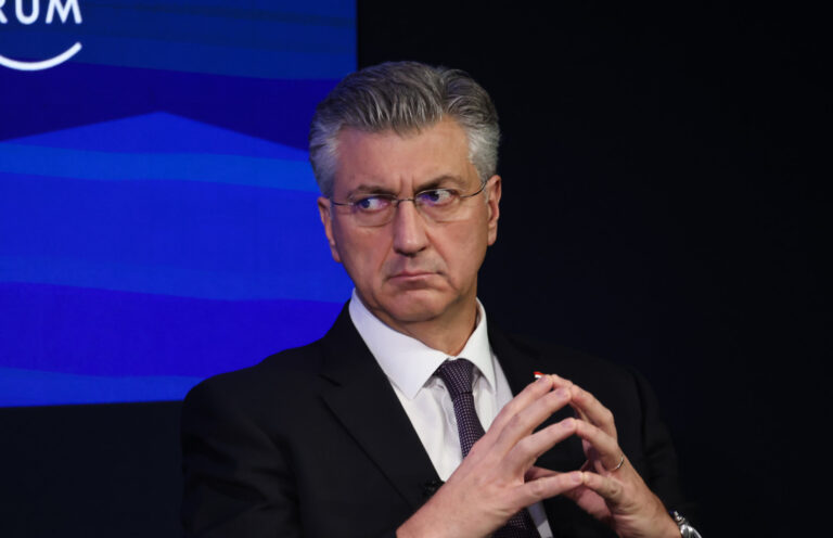 PLENKOVIĆ NIKAD ŽEŠĆI: Tvrdi da je ovo maltretiranje i zahtijeva ozbiljnu ispriku