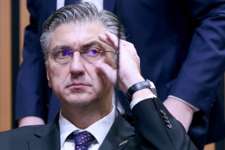 PLENKOVIĆ DOBIO ULTIMATUM: Pomoći će mu ako im ovo ispuni, inače kreću u njegovo rušenje