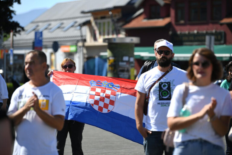 NAPETOST U GOSPIĆU: Poznata političarka pozvala građane na ovaj žestok potez uoči sutrašnjeg dolaska političara