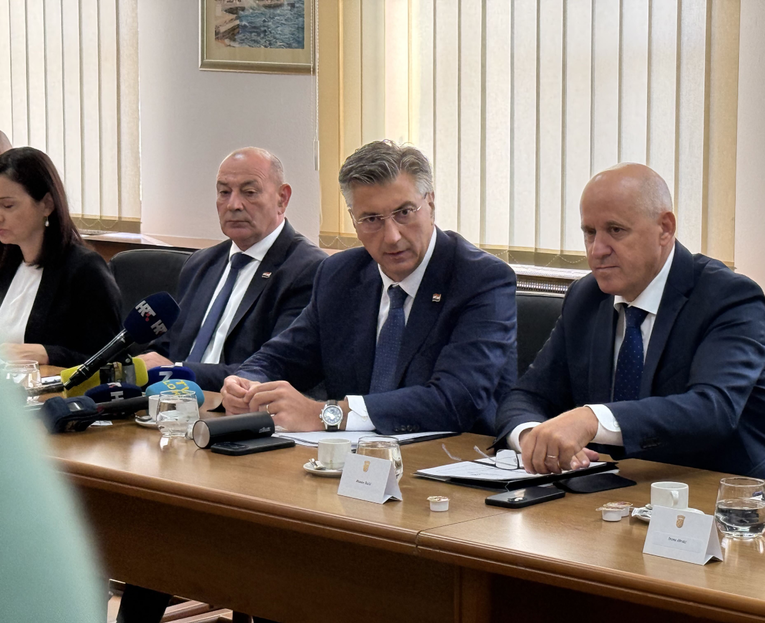 OVO NITKO NIJE OČEKIVAO: Pogledajte koji potez su upravo izveli Plenković i ministri na sastanku, teško je povjerovati
