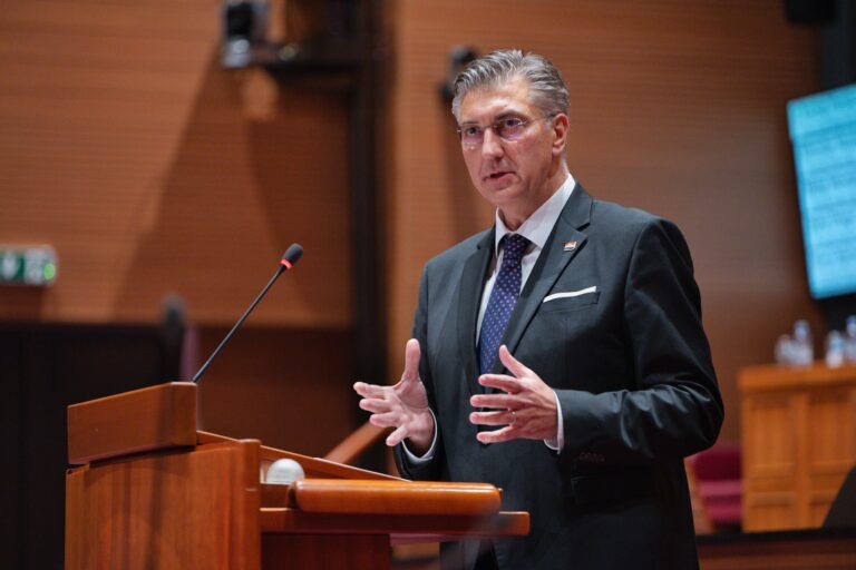 OVO JE NEVIĐENO: Plenković tijekom prosvjeda povukao potez koji je razbjesnio građane kao nikad dosad