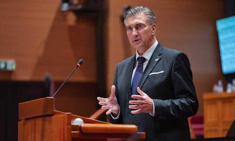 OVO JE NEVIĐENO: Plenković tijekom prosvjeda povukao potez koji je razbjesnio građane kao nikad dosad